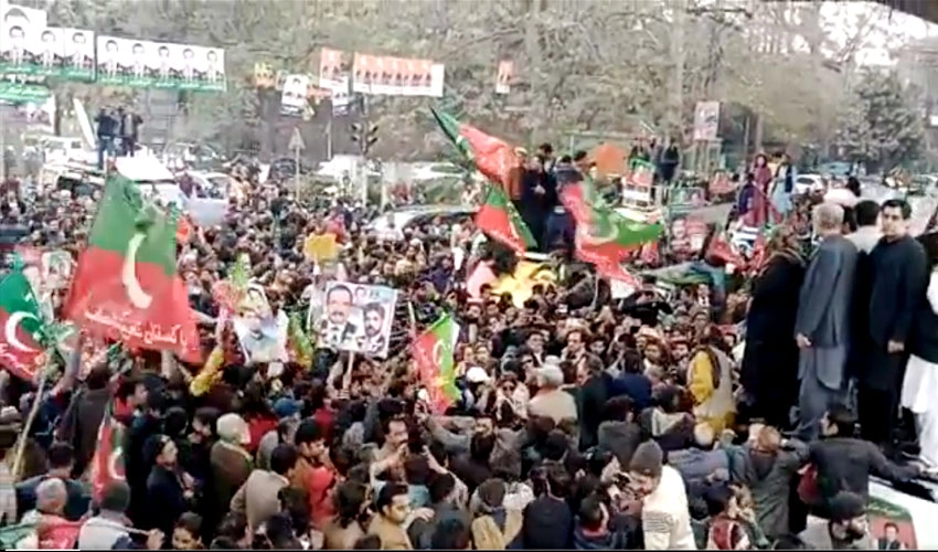 پی ٹی آئی کا نگران وزیراعلیٰ پنجاب کی تعیناتی کیخلاف لاہور میں احتجاج
