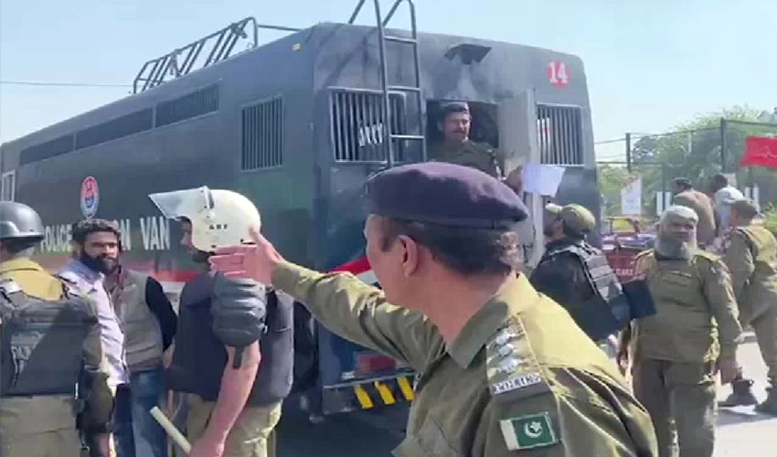 لاہور میں تحریک انصاف کو ریلی نکالنے سے روک دیا گیا، کشیدگی، درجنوں کارکن گرفتار