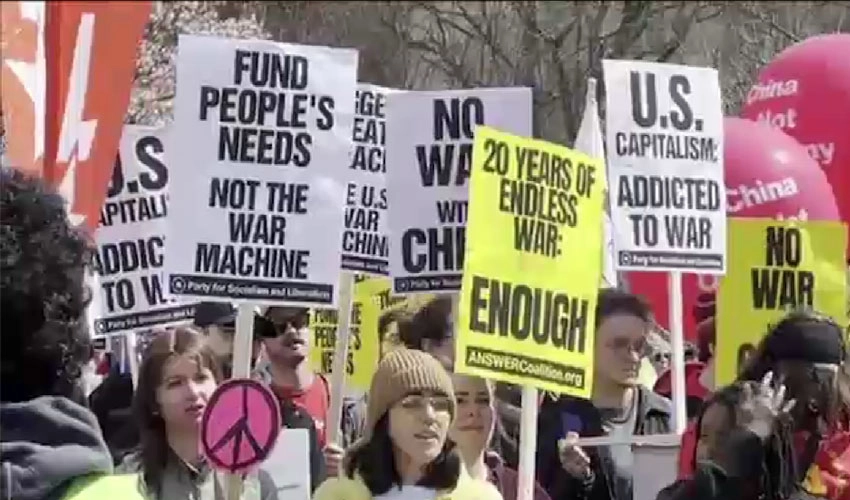 واشنگٹن میں وائٹ ہاؤس کے قریب چین، روس اور فلسطین کی حمایت میں مظاہرہ