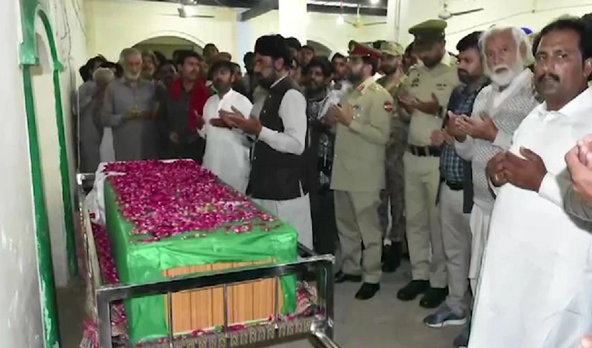 پاک فوج کے شہداء کی ڈیرہ اسماعیل خان میں نماز جنازہ ادا کر دی گئی