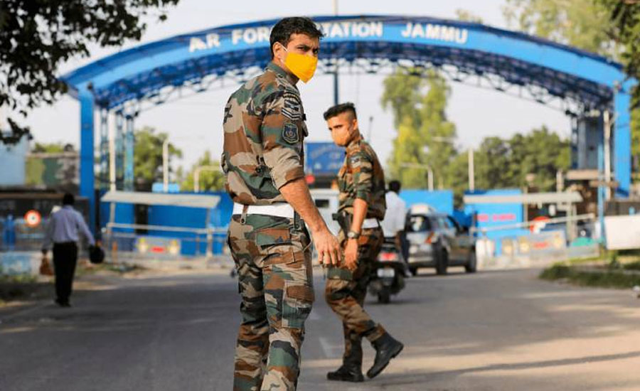 بھارتی غیرقانونی زیرقبضہ جموں و کشمیر میں بھارتی فضائیہ کے زیرانتظام جموں ايئرپورٹ میں دو بم دھماکے